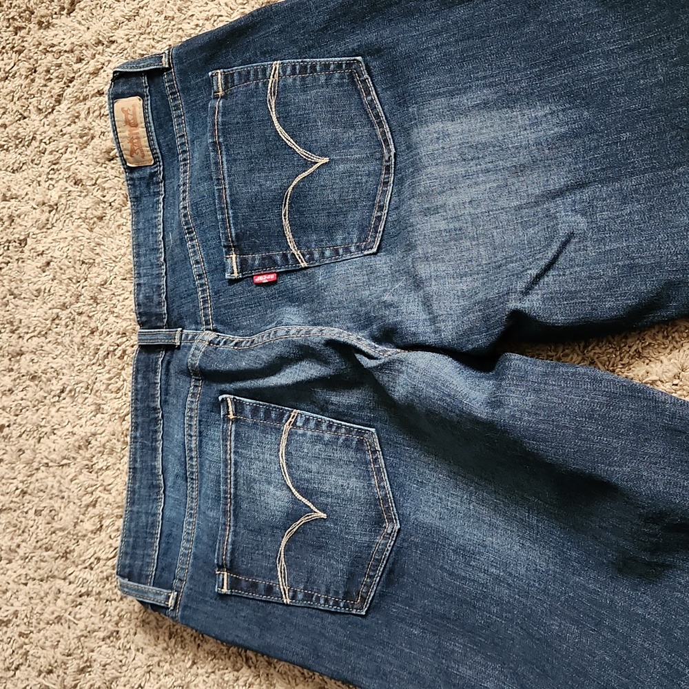 Levi's Mid-Rise Skinny Jeans - Picture 7 of 8